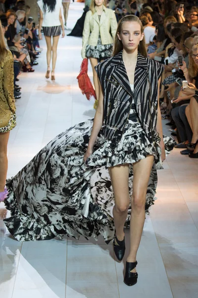Look 28